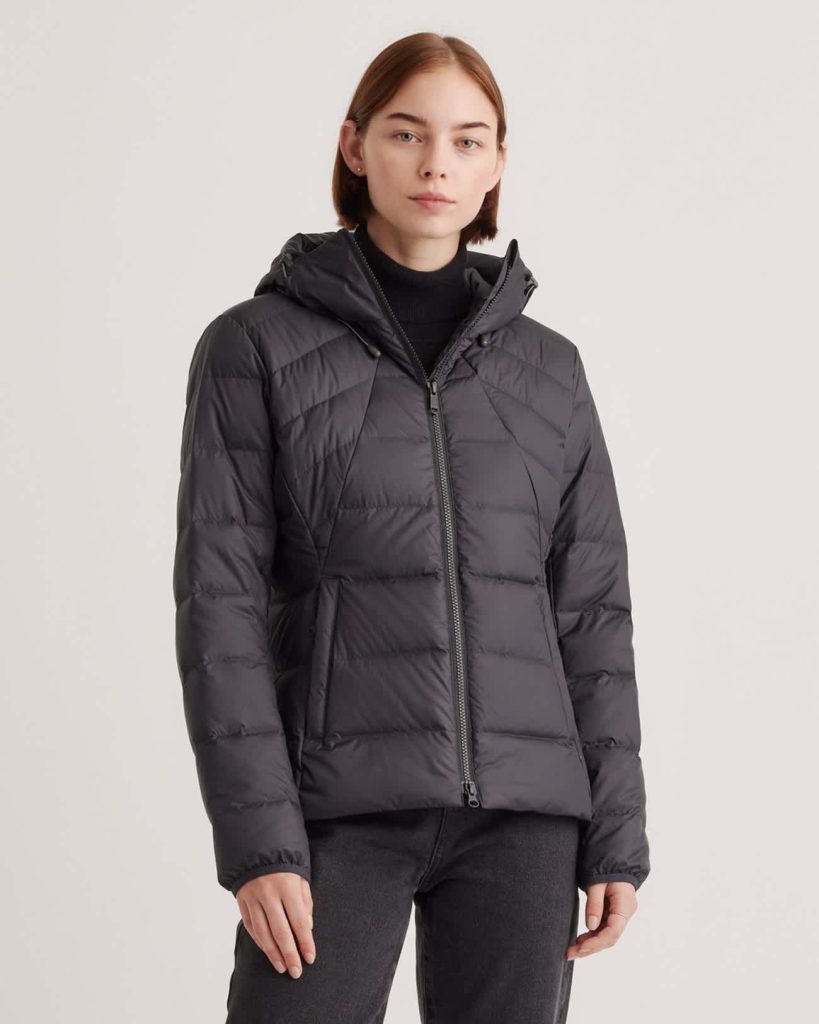 Women’s packable  puffer jacket with hood: Lightweight Warmth