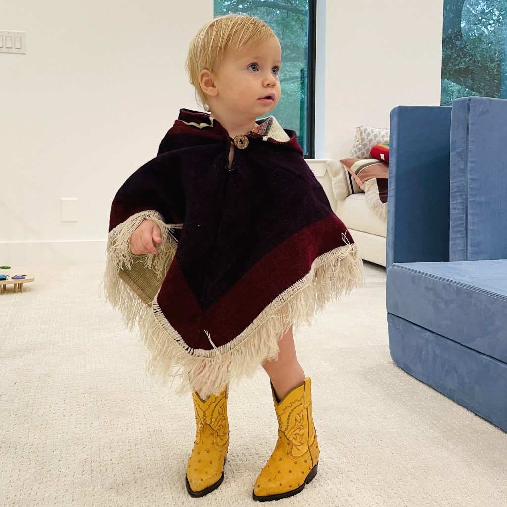 Toddler poncho: Exploring the World of it for Cozy Comfort