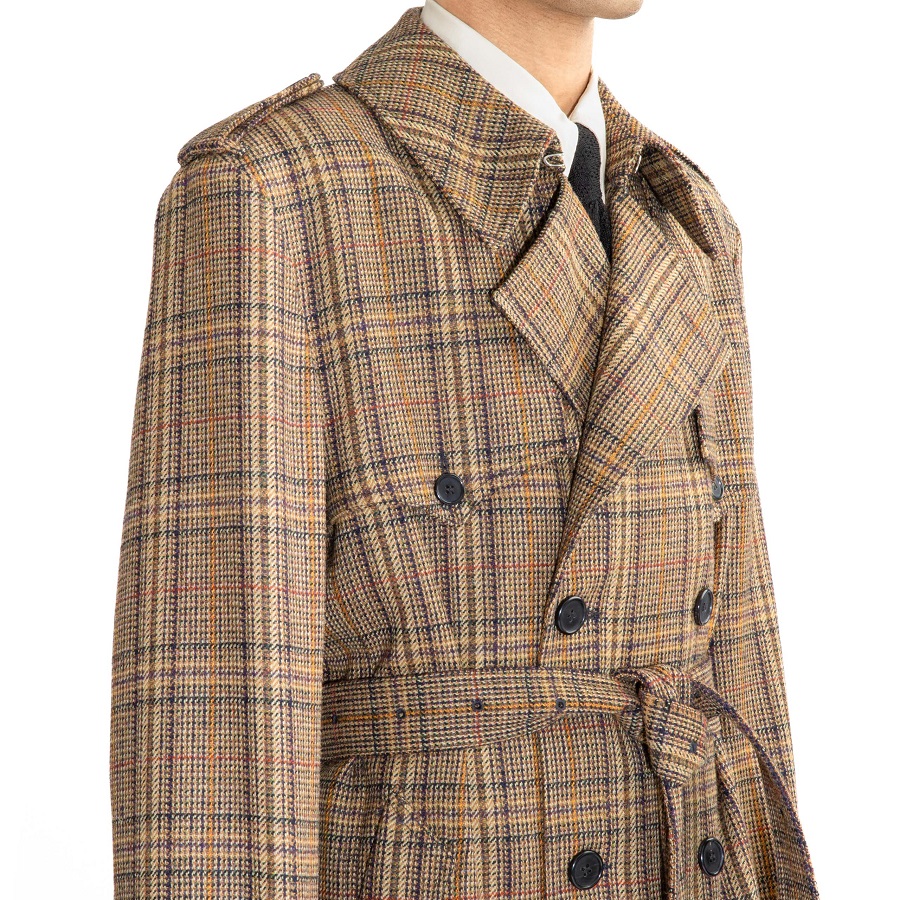 Tweed trench coat: The Versatility of the it